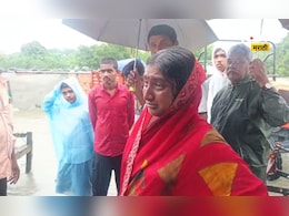 Latur rain: लातूर जिल्ह्यामध्ये ढगफुटी सदृश्य पाऊस, संसार गेले वाहून Latur rain: लातूर जिल्ह्यामध्ये ढगफुटी सदृश्य पाऊस, संसार गेले वाहून