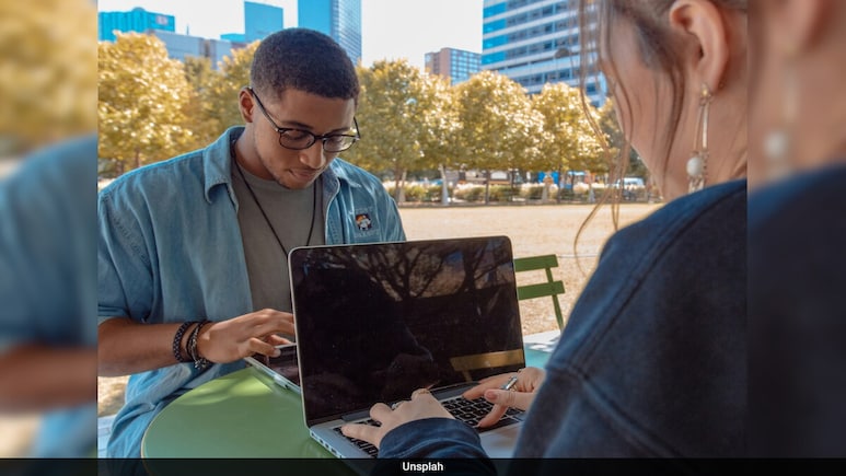 77% Of Gen Z Bring Parents To Job Interviews, Even For Salary Talks And Hiring Tests 77% Of Gen Z Bring Parents To Job Interviews, Even For Salary Talks And Hiring Tests