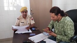 भरतपुर: नाबालिग छात्रा ने की आत्महत्या, युवक अश्लील फोटो-वीडियो वायरल करने की देता था धमकी; जांच में जुटी पुलिस&nbsp;