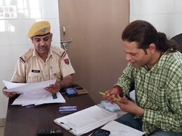भरतपुर: नाबालिग छात्रा ने की आत्महत्या, युवक अश्लील फोटो-वीडियो वायरल करने की देता था धमकी; जांच में जुटी पुलिस  भरतपुर: नाबालिग छात्रा ने की आत्महत्या, युवक अश्लील फोटो-वीडियो वायरल करने की देता था धमकी; जांच में जुटी पुलिस