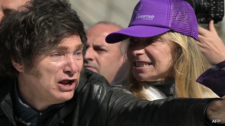 Watch: Rocks, Bottles Fly As Argentina President Faces Backlash Over Corruption Scandal Watch: Rocks, Bottles Fly As Argentina President Faces Backlash Over Corruption Scandal