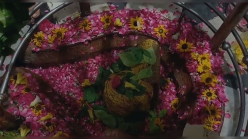 सावन का अंतिम सोमवार: बम भोले के जयघोष से गुंजायमान हुए शिवालय, कांवड़ियों ने किया जलाभिषेक