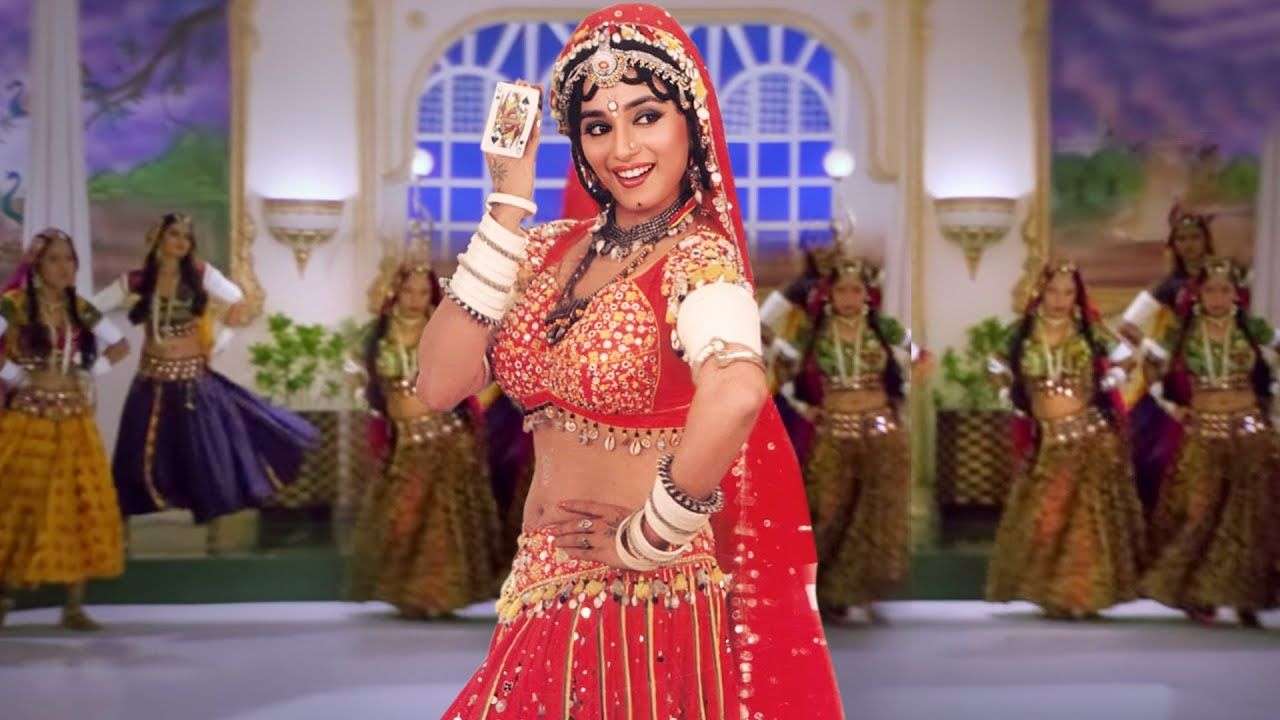 माधुरी दीक्षित की हमशक्ल ने रीक्रिएट किया 'हम आपके हैं कौन'में एक्ट्रेस का वेडिंग लुक, फैंस बोले- ये तो सेम टू सेम है