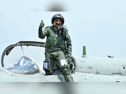 MiG-21 की राजस्थान में आखिरी उड़ान, IAF चीफ ने खुद लड़ाकू विमान को उड़ा कर दी विदाई