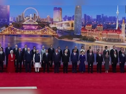 चीन में एक मंच पर PM मोदी, जिनपिंग और पुतिन, शहबाज-एर्दोगन भी दिखे; SCO नेताओं का ग्रुप फोटो सेशन चीन में एक मंच पर PM मोदी, जिनपिंग और पुतिन, शहबाज-एर्दोगन भी दिखे; SCO नेताओं का ग्रुप फोटो सेशन