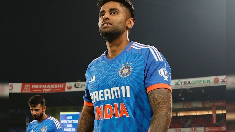 Team India Sponsor: टीम इंडियाच्या जर्सीवरुन 'ड्रीम11' OUT! आशिया कपमध्ये स्पॉन्सरशिवाय उतरणार? Team India Sponsor: टीम इंडियाच्या जर्सीवरुन 'ड्रीम11' OUT! आशिया कपमध्ये स्पॉन्सरशिवाय उतरणार?