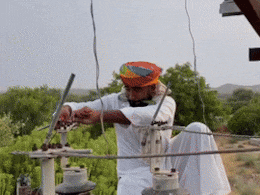 Rajasthan: सोशल मीडिया स्टार को ट्रांसफार्मर पर चढ़कर रील बनाना पड़ा भारी, 'कंकाल' देख डिस्कॉम ने दर्ज कराया केस Rajasthan: सोशल मीडिया स्टार को ट्रांसफार्मर पर चढ़कर रील बनाना पड़ा भारी, 'कंकाल' देख डिस्कॉम ने दर्ज कराया केस