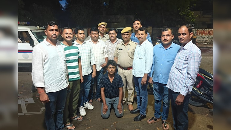 Rajasthan: हॉस्पिटल में दिनदहाड़े लूट की वारदात, रेलवे कार्मिक निकला लुटेरा, 3 घंटे के भीतर ही पुलिस ने धर-दबोचा