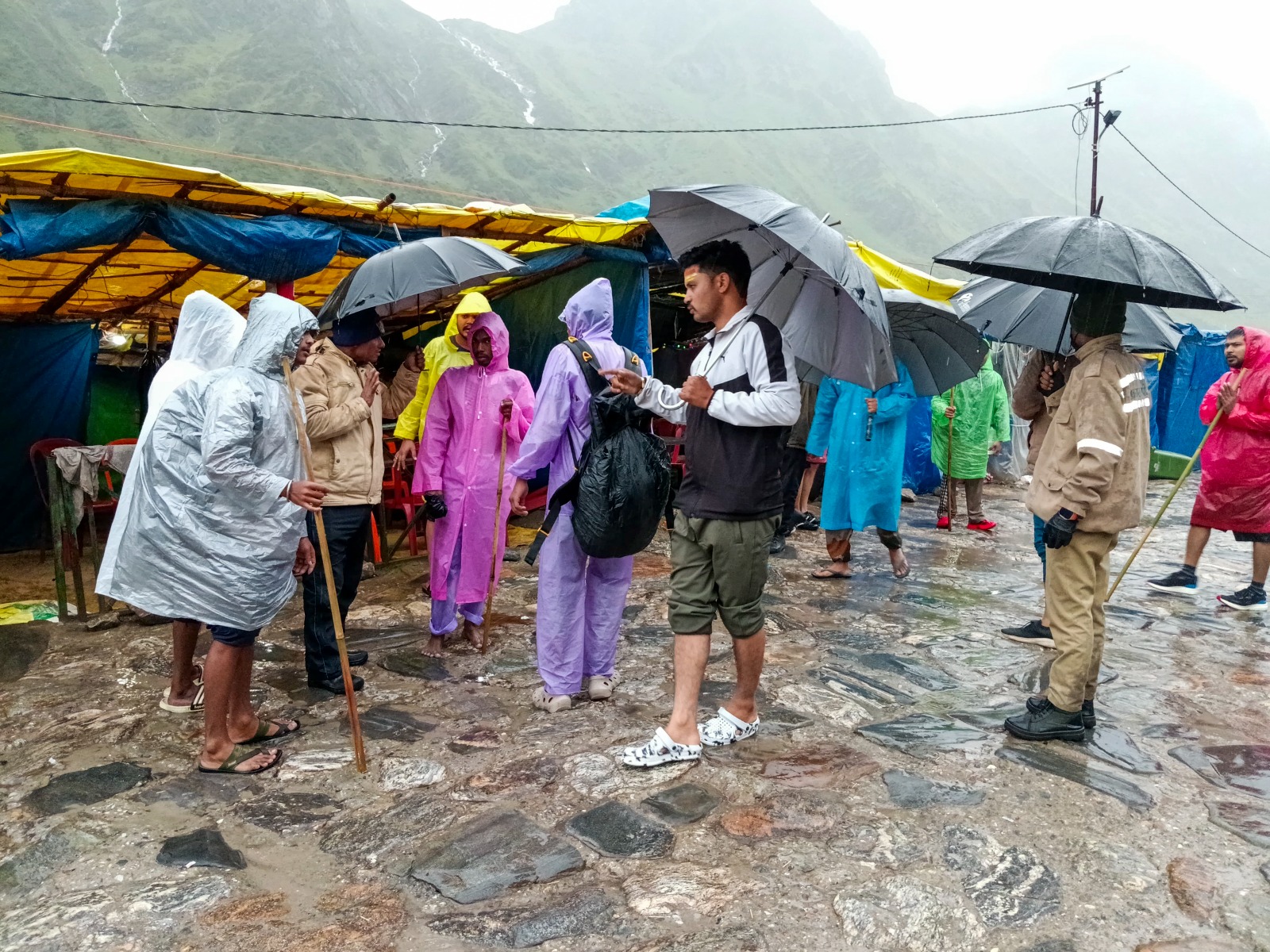 उत्तराखंड में फिर कहर बरपाएगी बारिश! IMD का रेड अलर्ट, जानिए आज कैसा रहेगा मौसम