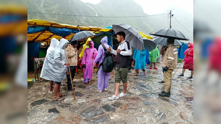 उत्तराखंड में आज रेड अलर्ट! 6 जिलों में भारी बारिश से तबाही की चेतावनी उत्तराखंड में आज रेड अलर्ट! 6 जिलों में भारी बारिश से तबाही की चेतावनी