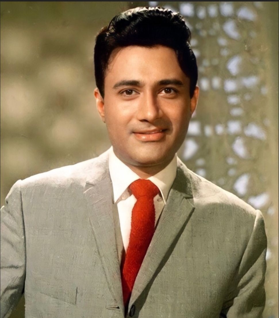 देव आनंद की सबसे बड़ी गलती, 15 मिनट में लुट गया सब कुछ, बर्बादी में शामिल थीं शबाना आजमी और जीनत अमान