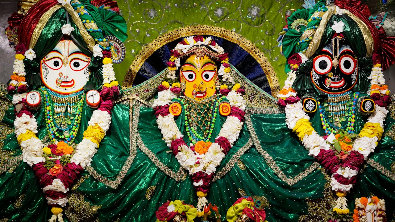 Temples and homes are decorated with flowers, lights, and miniature cradles to welcome the divine child at midnight