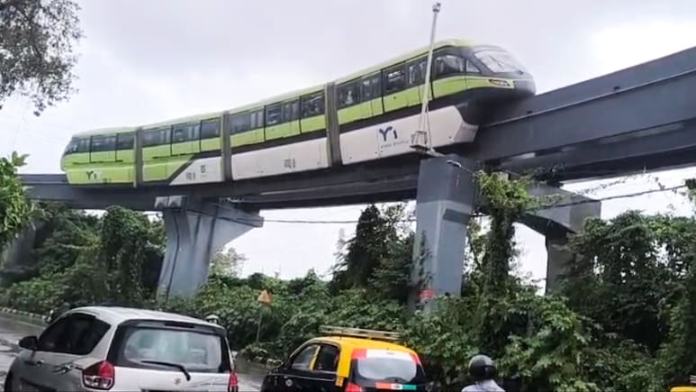 How Mumbai Monorail Became A 'White Elephant'