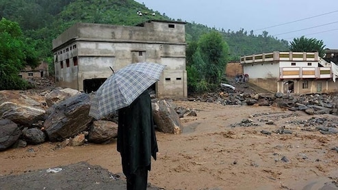 पाकिस्तान में भारी बारिश और बाढ़ निगल गई 907 जिंदगियां, आपदा में 1,044 घायल