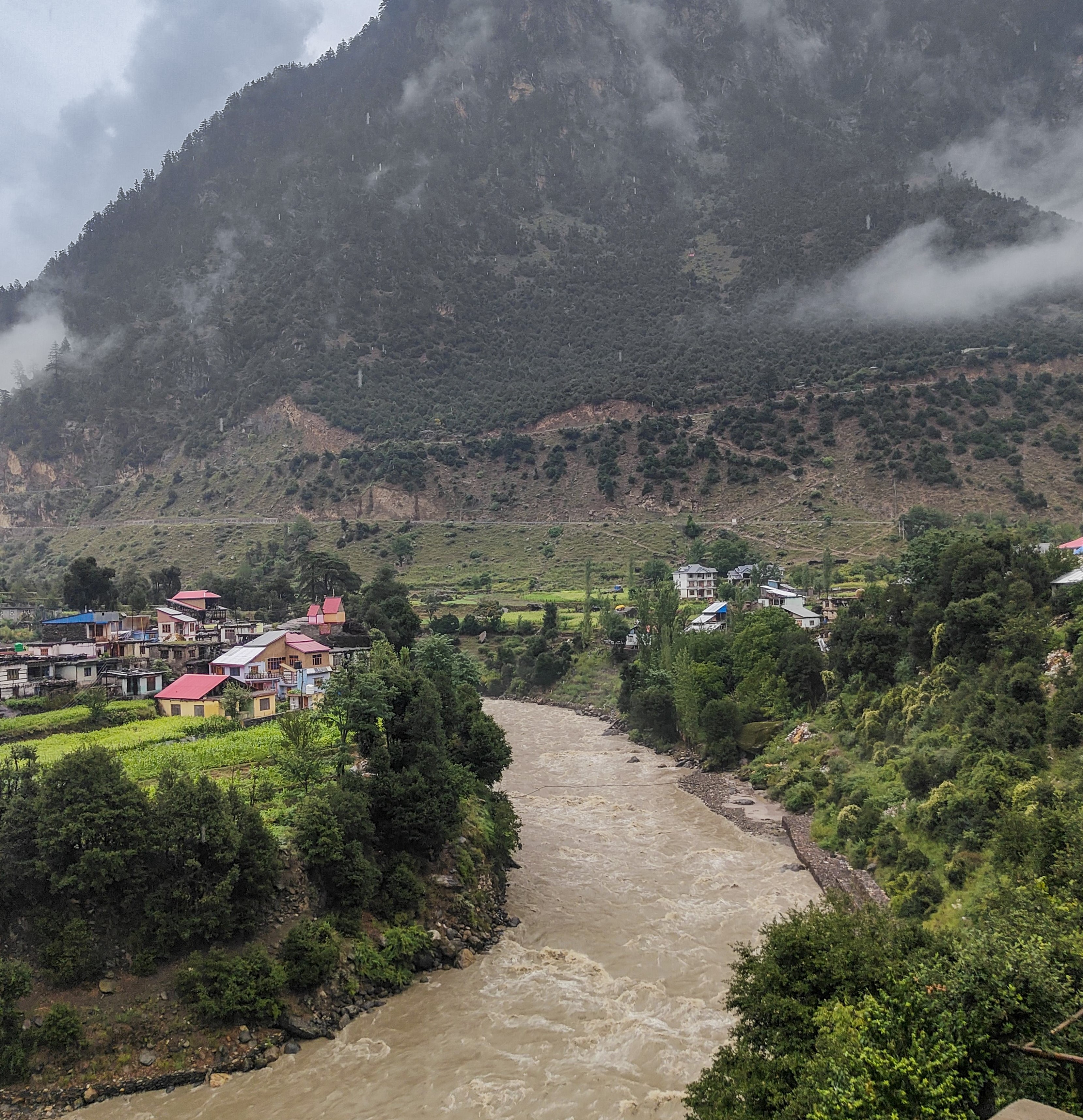 LIVE: दिल्ली में रात से ही झमाझम बारिश, हिमाचल में स्कूल बंद, महाराष्ट्र से राजस्थान तक मॉनसून का कहर
