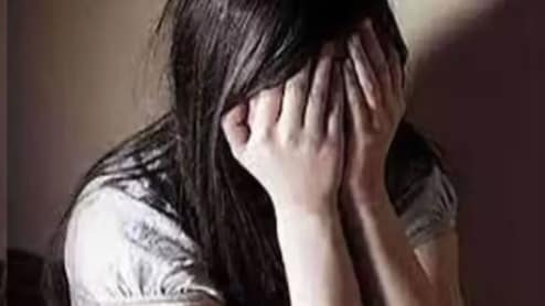 नाबालिग ने मृत नवजात को दिया जन्म, अचानक पेट दर्द होने पर अस्पताल लाए थे परिजन, शादीशुदा आरोपी गिरफ्तार