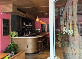 This Unique 'No-Menu' Restaurant In Florida Serves Only Three Items