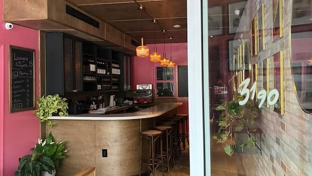 This 'No-Menu' Restaurant In Florida Serves Only Three Items - But Diners Don't Mind