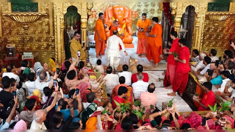 501 कलश लेकर मोती डूंगरी पहुंची महिलाएं, पंचामृत से अभिषेक; एक लाख से ज्‍यादा भक्‍तों ने क‍िए दर्शन