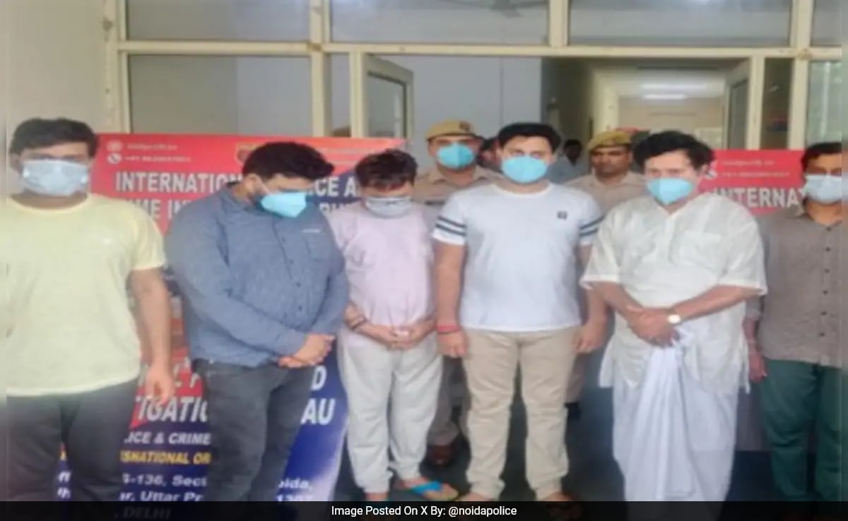 Noida Шестима мъже бяха арестувани в Ноида в неделя за