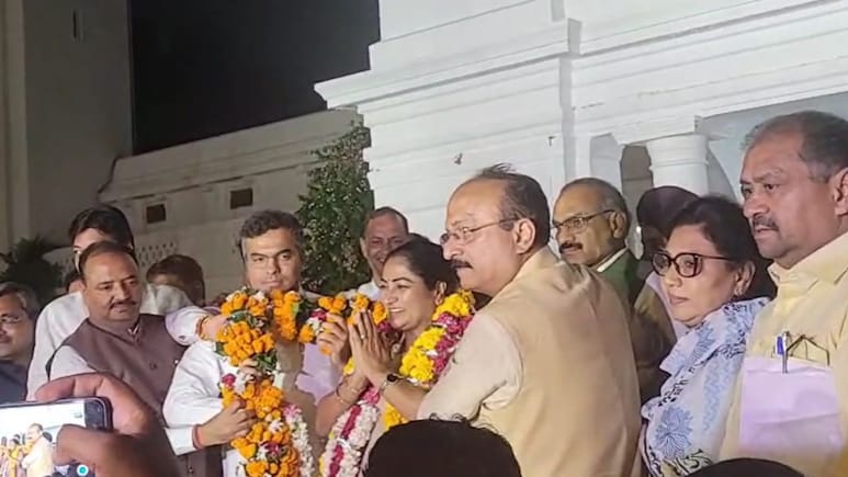 Delhi Assembly Passes Bill To Curb Arbitrary Fee Hikes In Private Schools Delhi Assembly Passes Bill To Curb Arbitrary Fee Hikes In Private Schools
