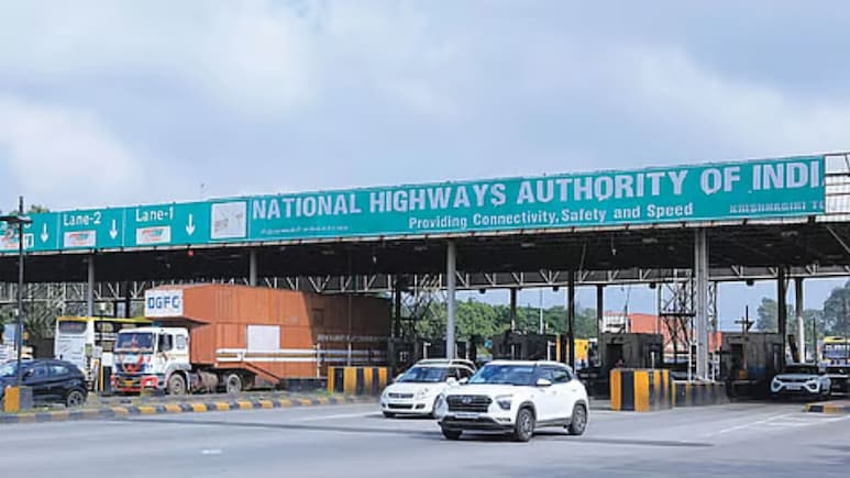 Cashless Push: Pay 2x Toll Without FASTag, 1.25x With UPI From November 15 Cashless Push: Pay 2x Toll Without FASTag, 1.25x With UPI From November 15