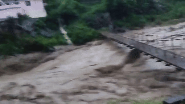 VIDEO: डरा रहा मंदाकिनी का ये सैलाब... केदारघाटी में न टूट पड़े कहर? रुद्रप्रयाग से चमोली तक हिल गए हाईवे