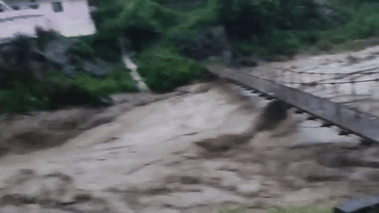 VIDEO: डरा रहा मंदाकिनी का ये सैलाब... केदारघाटी में न टूट पड़े कहर? रुद्रप्रयाग से चमोली तक हिल गए हाईवे VIDEO: डरा रहा मंदाकिनी का ये सैलाब... केदारघाटी में न टूट पड़े कहर? रुद्रप्रयाग से चमोली तक हिल गए हाईवे