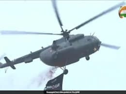 Independence Day 2025: 2 Mi-17 Choppers Carry Op Sindoor Banners Above Red Fort, Shower Petals Independence Day 2025: 2 Mi-17 Choppers Carry Op Sindoor Banners Above Red Fort, Shower Petals