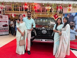 कैंसर पीड़ित बहन को क्रिकेटर आकाशदीप ने गिफ्ट की थी फॉर्च्यूनर, अब RTO ने की कार्यवाही, जानें क्या है विवाद कैंसर पीड़ित बहन को क्रिकेटर आकाशदीप ने गिफ्ट की थी फॉर्च्यूनर, अब RTO ने की कार्यवाही, जानें क्या है विवाद