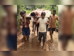 एमपी में सड़क का संघर्ष: कंधे पर मरीज ढोने को विवश ग्रामीण, बरसात के मौसम में समस्या से घिर जाता है गांव