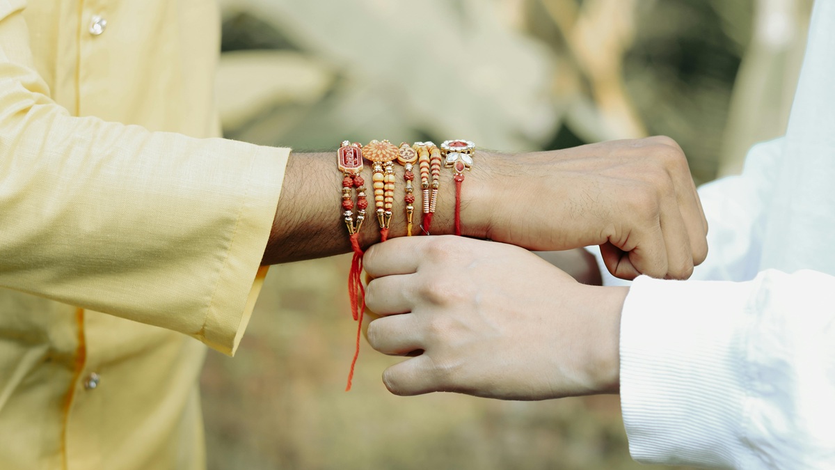 शनिवार को पड़ रहा सावन पूर्णिमा व्रत, इस शुभ मुहूर्त में बांधे भाई की कलाई पर राखी