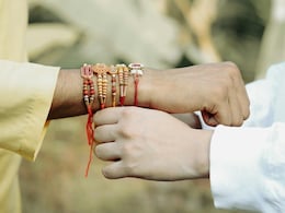 शनिवार को पड़ रहा सावन पूर्णिमा व्रत, इस शुभ मुहूर्त में बांधे भाई की कलाई पर राखी शनिवार को पड़ रहा सावन पूर्णिमा व्रत, इस शुभ मुहूर्त में बांधे भाई की कलाई पर राखी