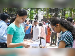 आज देशभर में सिंगल शिफ्ट में होगी NEET परीक्षा, परीक्षा खत्म होने तक हॉल में ही बैठे रहना होगा आज देशभर में सिंगल शिफ्ट में होगी NEET परीक्षा, परीक्षा खत्म होने तक हॉल में ही बैठे रहना होगा