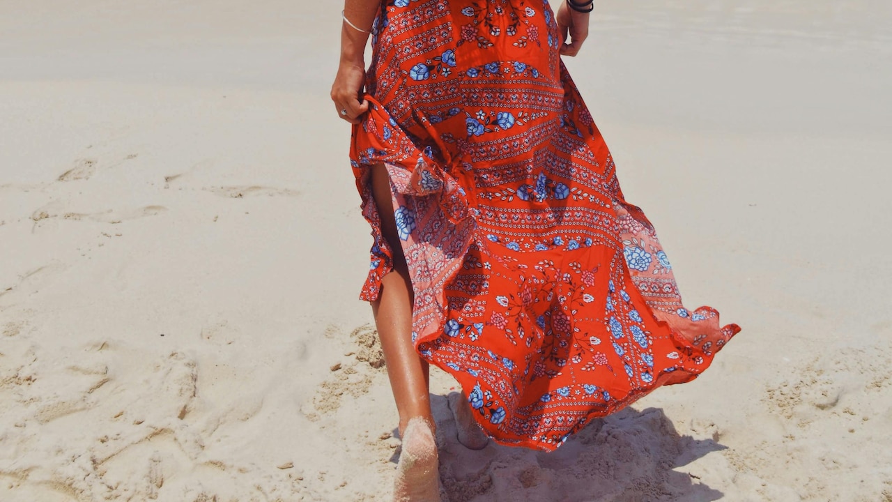 Skirt Riding Up While Walking? 10 Easy Tricks to Keep It in Place