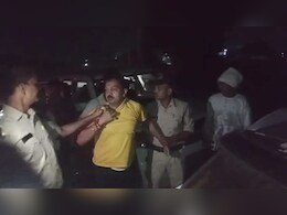 Video: BJP के वरिष्ठ नेता के साथ जमकर मारपीट, आबकारी विभाग के कर्मचारियों पकड़कर जमकर धुना 