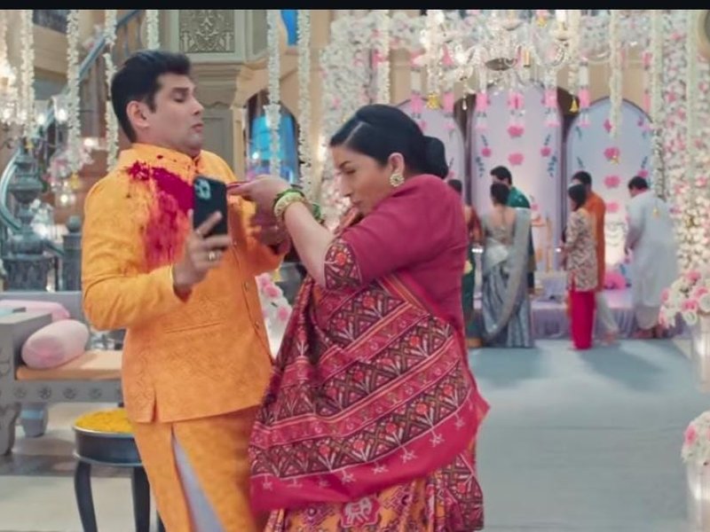 <i>Kyunki Saas Bhi Kabhi Bahu Thi 2</i>: Smriti Irani And Amar Upadhyay Recreate Viral Tulsi-Mihir Colour Scene After 25 Years. Internet Is In Full Meltdown