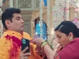 <i>Kyunki Saas Bhi Kabhi Bahu Thi 2</i>: Smriti Irani And Amar Upadhyay Recreate Viral Tulsi-Mihir Colour Scene After 25 Years. Internet Is In Full Meltdown