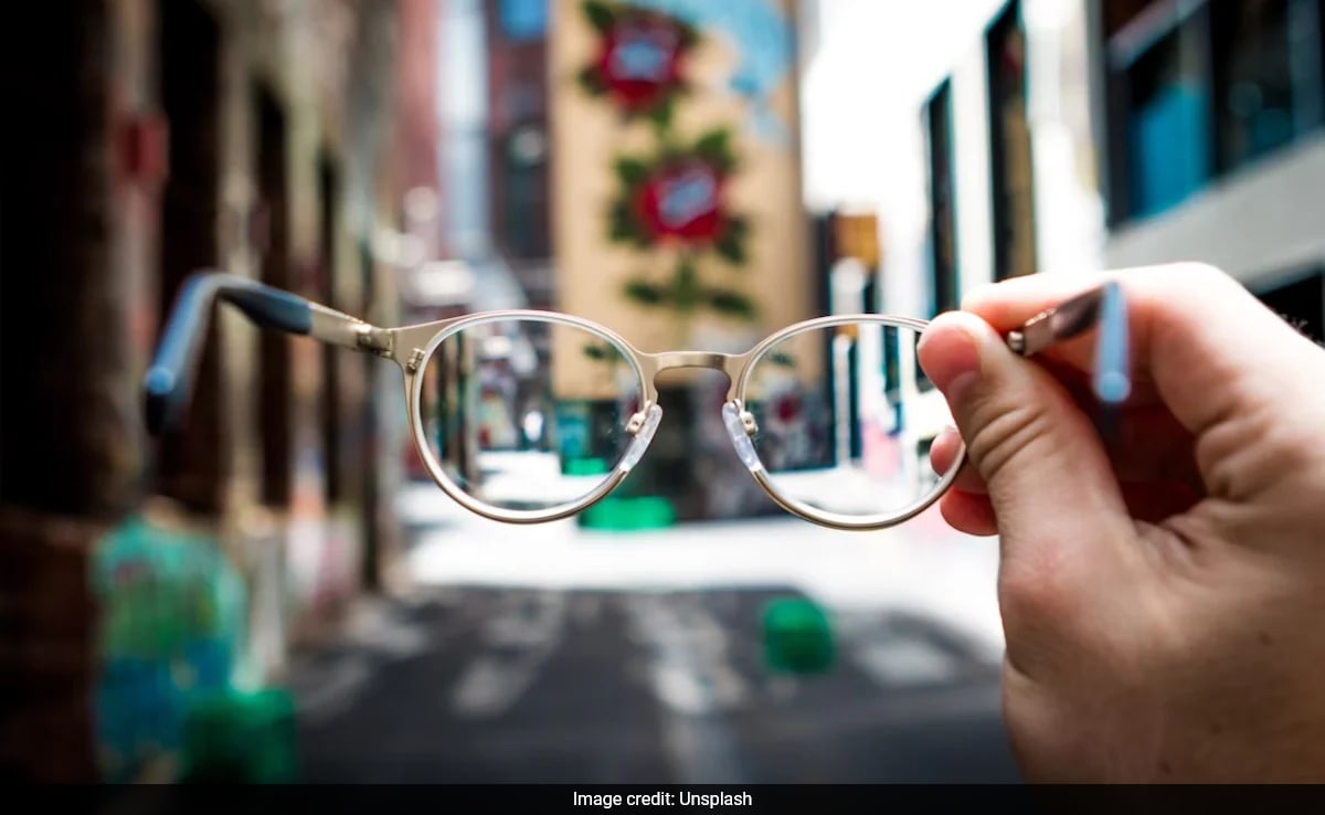 Blind Canadian Woman, 75, Regains Vision After Bizarre 'ToothInEye(02)