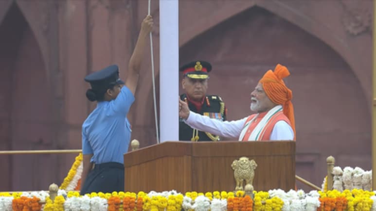 पीएम मोदी ने 12वीं बार लाल किले पर किया ध्वजारोहण, स्वतंत्रता दिवस को बताया '140 करोड़ संकल्पों का महापर्व'