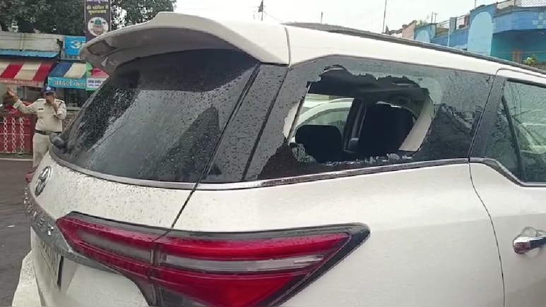 पीसीसी अध्यक्ष जीतू पटवारी की गाड़ी पर हमला, दो नेताओं के खिलाफ FIR दर्ज
