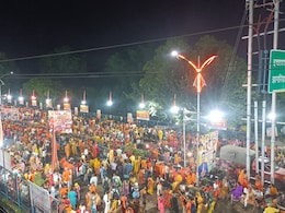कुबेरेश्वर धाम में 11 KM की कावड़ यात्रा, इंदौर भोपाल हाईवे पर शिव भक्तों का उमड़ा सैलाब, रूट डायवर्ट कुबेरेश्वर धाम में 11 KM की कावड़ यात्रा, इंदौर भोपाल हाईवे पर शिव भक्तों का उमड़ा सैलाब, रूट डायवर्ट