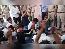 गुरु घासीदास सेंट्रल यूनिवर्सिटी में NSUI का घेराव, कुलपति पर गंभीर आरोप गुरु घासीदास सेंट्रल यूनिवर्सिटी में NSUI का घेराव, कुलपति पर गंभीर आरोप