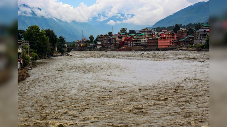 उत्तराखंड, हिमाचल में बारिश का भयंकर रूप, पानी में डूबा पंजाब, अभी नहीं थमने वाली ये आसामानी आफत!