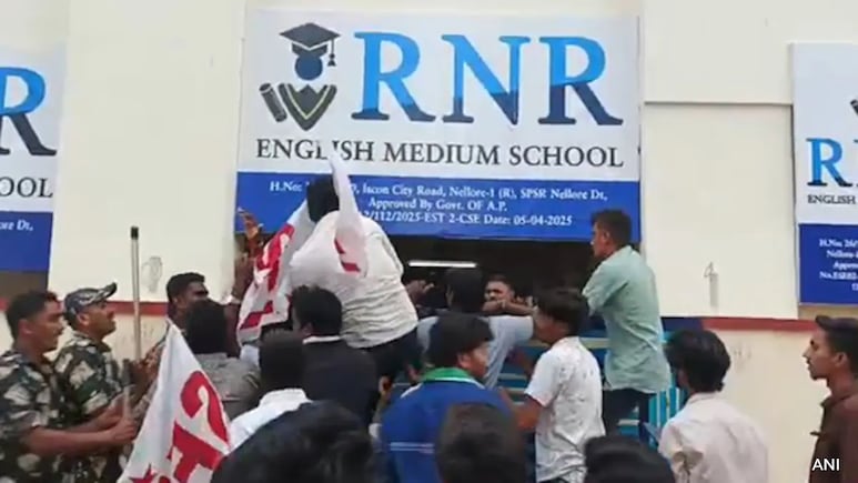 Andhra Student Found Dead, Parents Protest Cover-Up By College Authorities Andhra Student Found Dead, Parents Protest Cover-Up By College Authorities