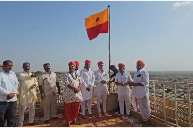 जैसलमेर में ध्वज पूजन की तस्वीर जैसलमेर में ध्वज पूजन की तस्वीर