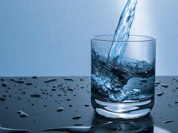 सुबह गर्म पानी पीने की आदत बनाएं, शरीर को मिलते हैं अनेक फायदे  सुबह गर्म पानी पीने की आदत बनाएं, शरीर को मिलते हैं अनेक फायदे