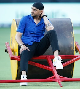 "Our Soldiers Dont Return But We Play Cricket": Harbhajan Singh Blasts BCCIs Asia Cup Stance