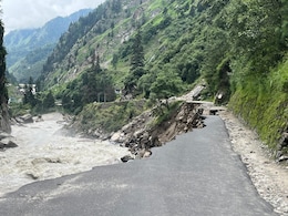 ऊपर से दरका पहाड़, नीचे से खिसकी जमीन... गंगनानी से सुक्खी टॉप तक तबाही का मंजर, देखें तस्वीरें ऊपर से दरका पहाड़, नीचे से खिसकी जमीन... गंगनानी से सुक्खी टॉप तक तबाही का मंजर, देखें तस्वीरें