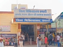 Dhamtari: मिड-डे-मिल बनाने के दौरान कुकर फटा, महिला रसोइया झुलसी, परिजनों ने की मुआवजे की मांग Dhamtari: मिड-डे-मिल बनाने के दौरान कुकर फटा, महिला रसोइया झुलसी, परिजनों ने की मुआवजे की मांग